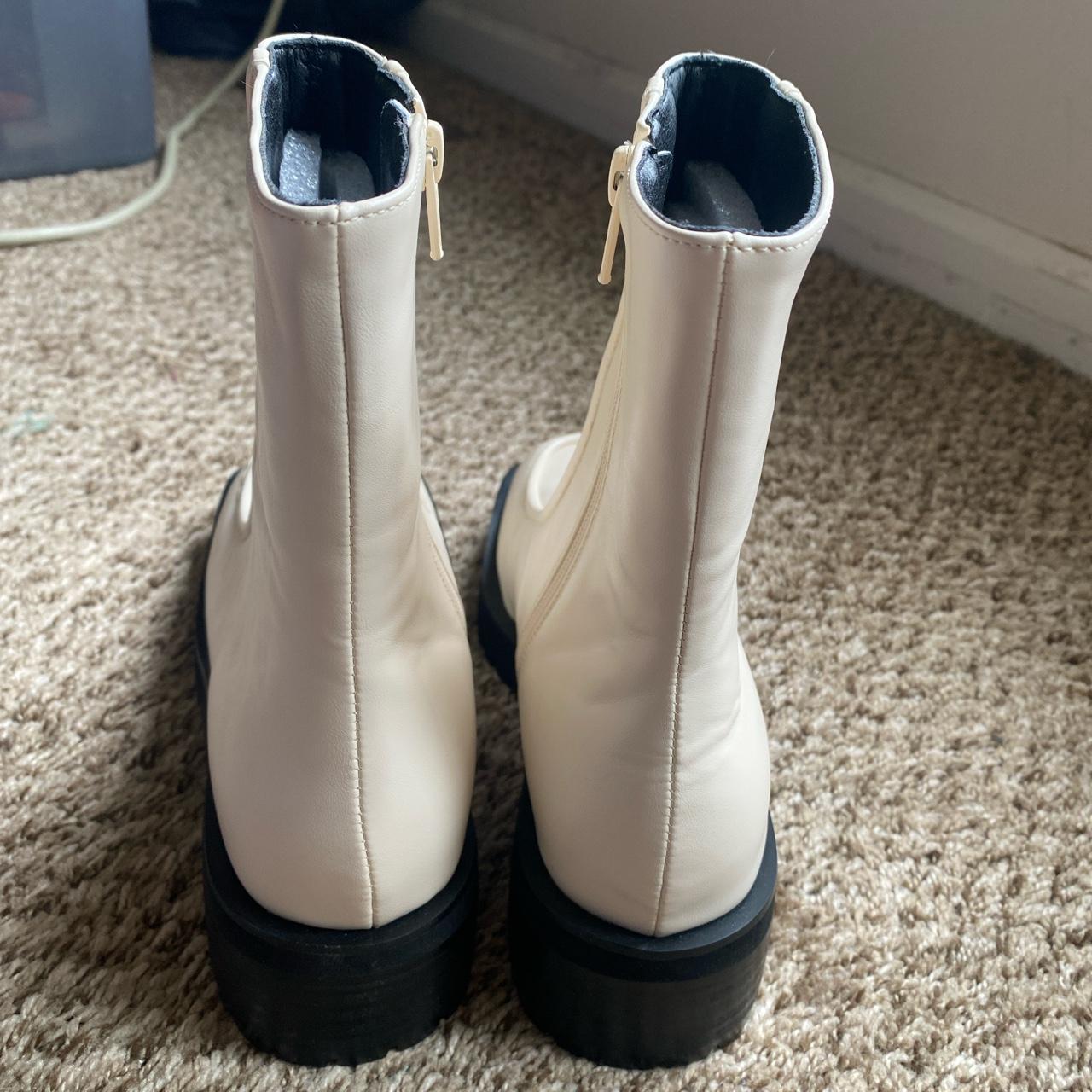 Chic Women's Cream and Black Boots (4)
