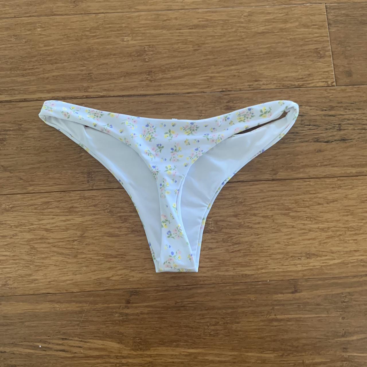 Glassons bikini bottoms, very cheeky cut Excellent... Depop