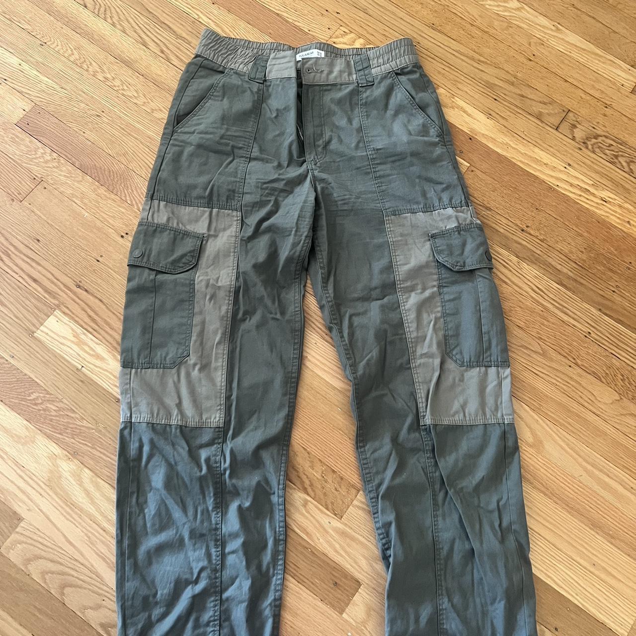 Pull&bear cargo pants two toned Super cute Only... Depop