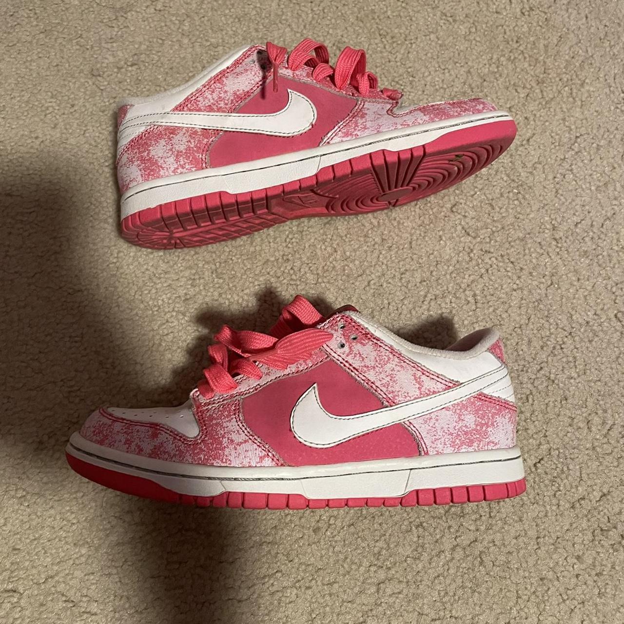 nike pink white