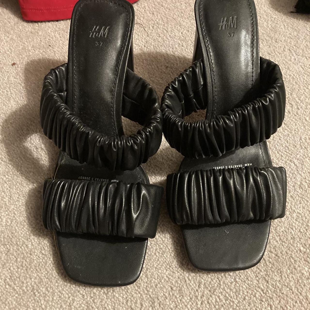 H and discount m black sandals