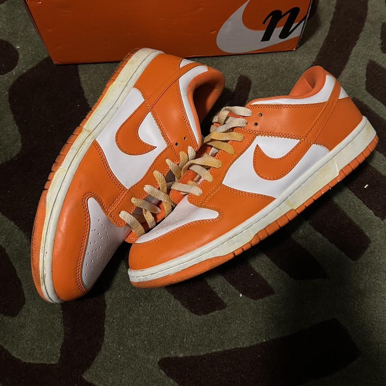 dunks with orange laces