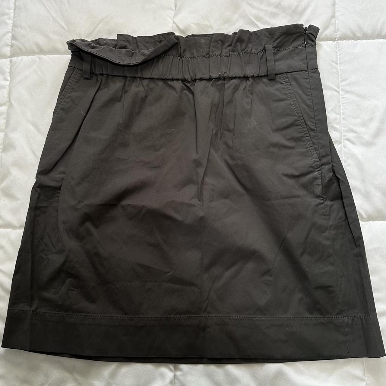 Banana Republic Skirt Fits more of a size... - Depop