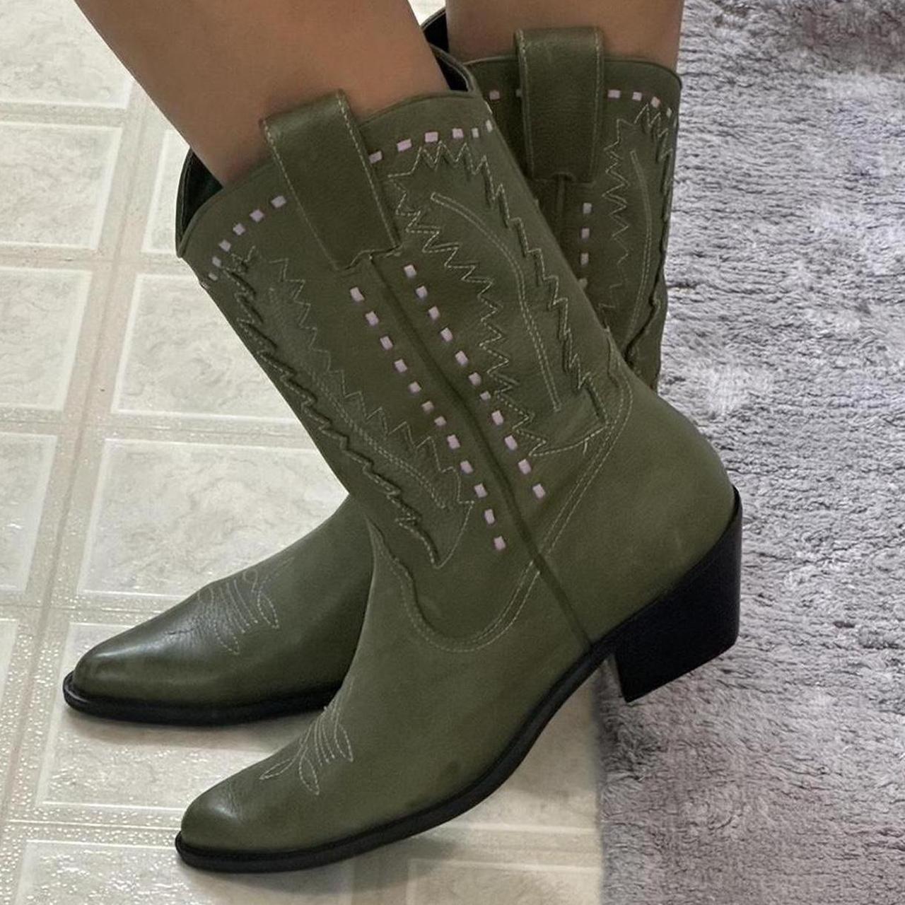 Gianni Bini green cowgirl boots Size 6m Never worn - Depop
