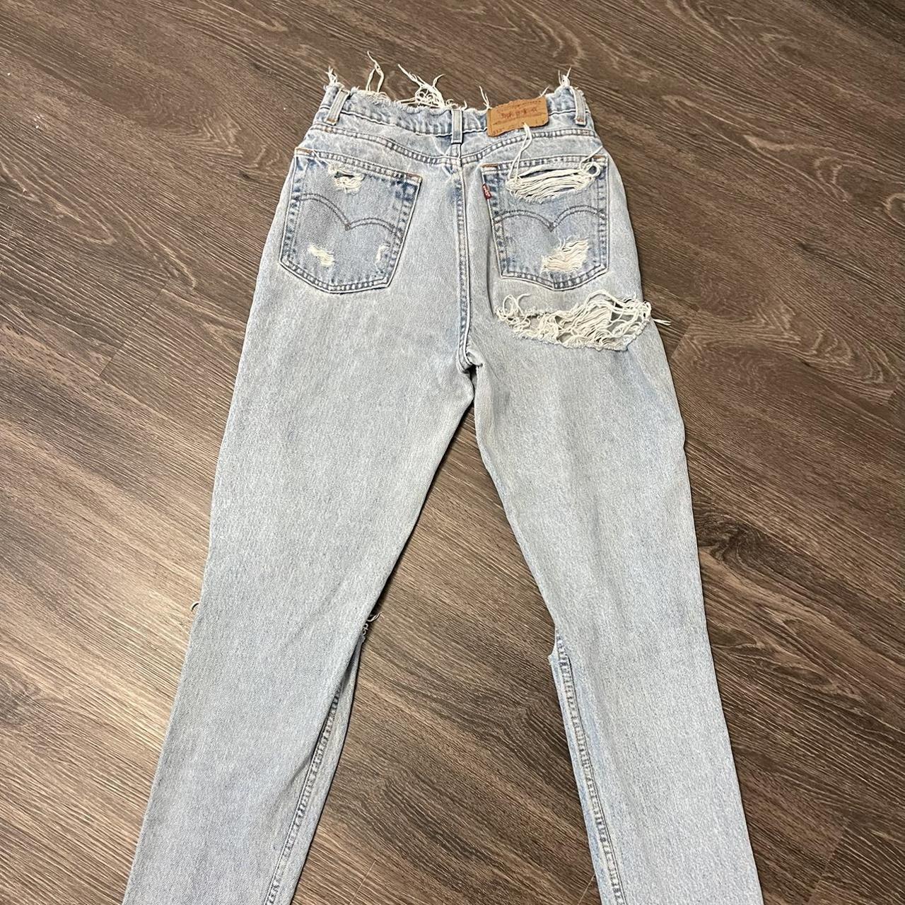 White distressed shop levi jeans