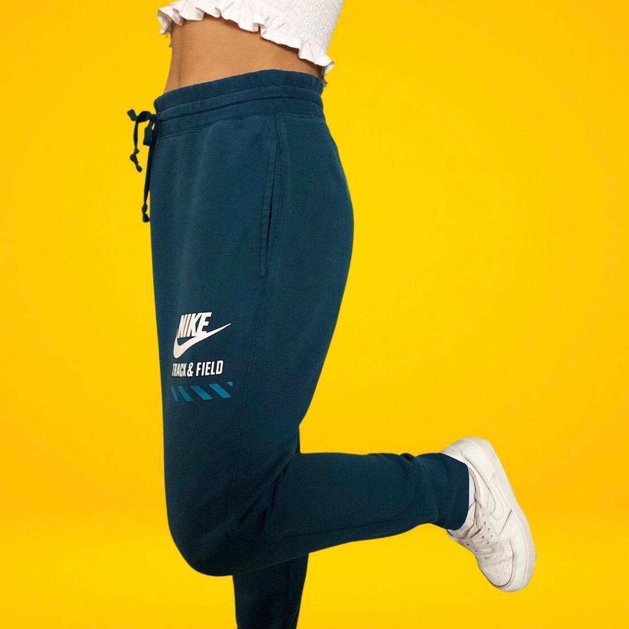 Nike track outlet and field sweatpants