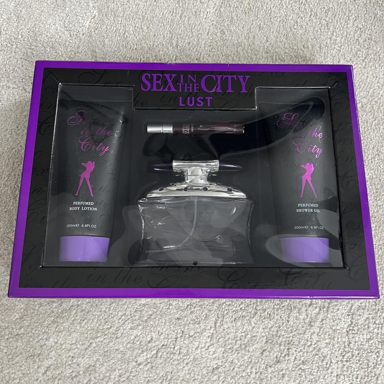 Sex in the City Perfume Gift Set Comes with