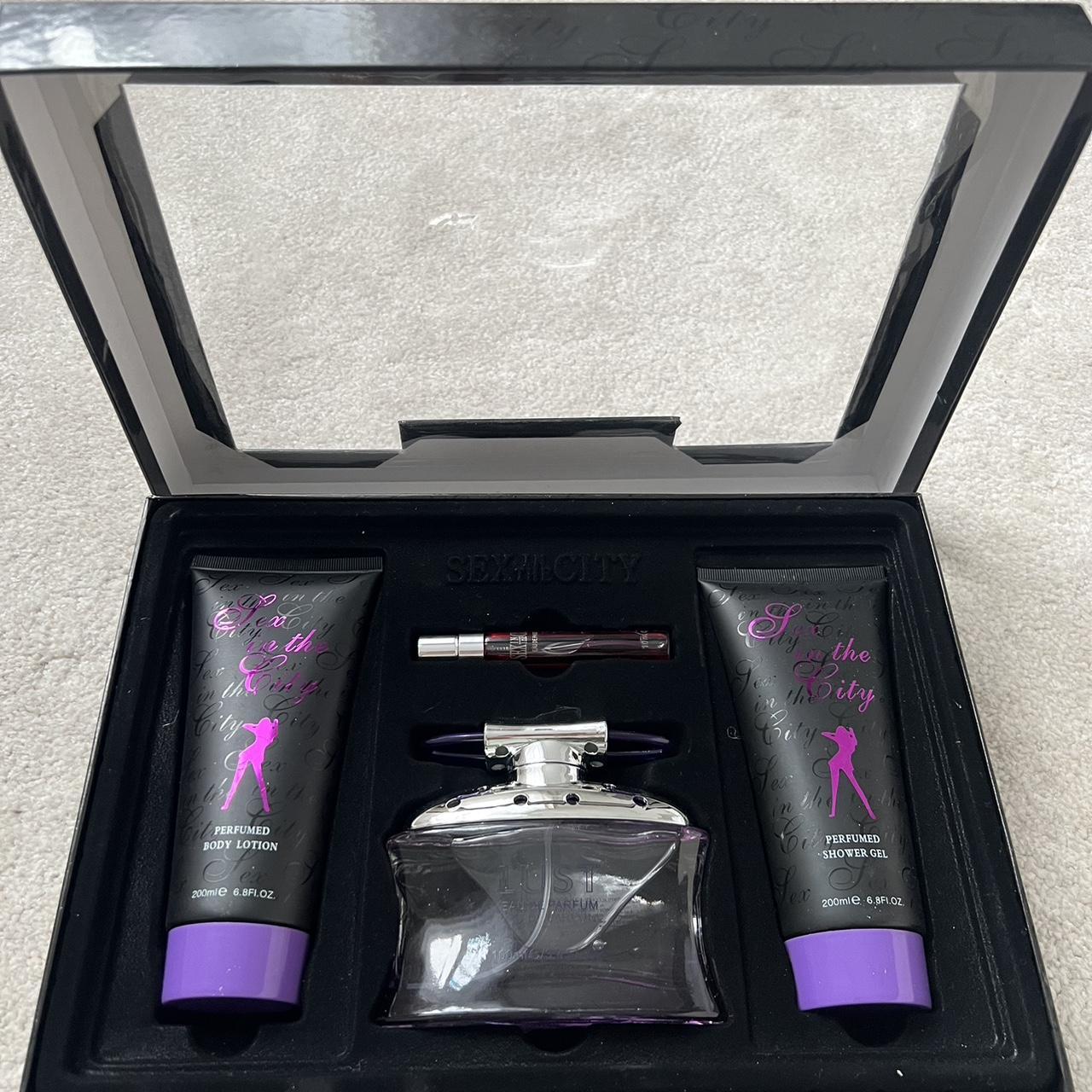Sex in the City Perfume Gift Set Comes with