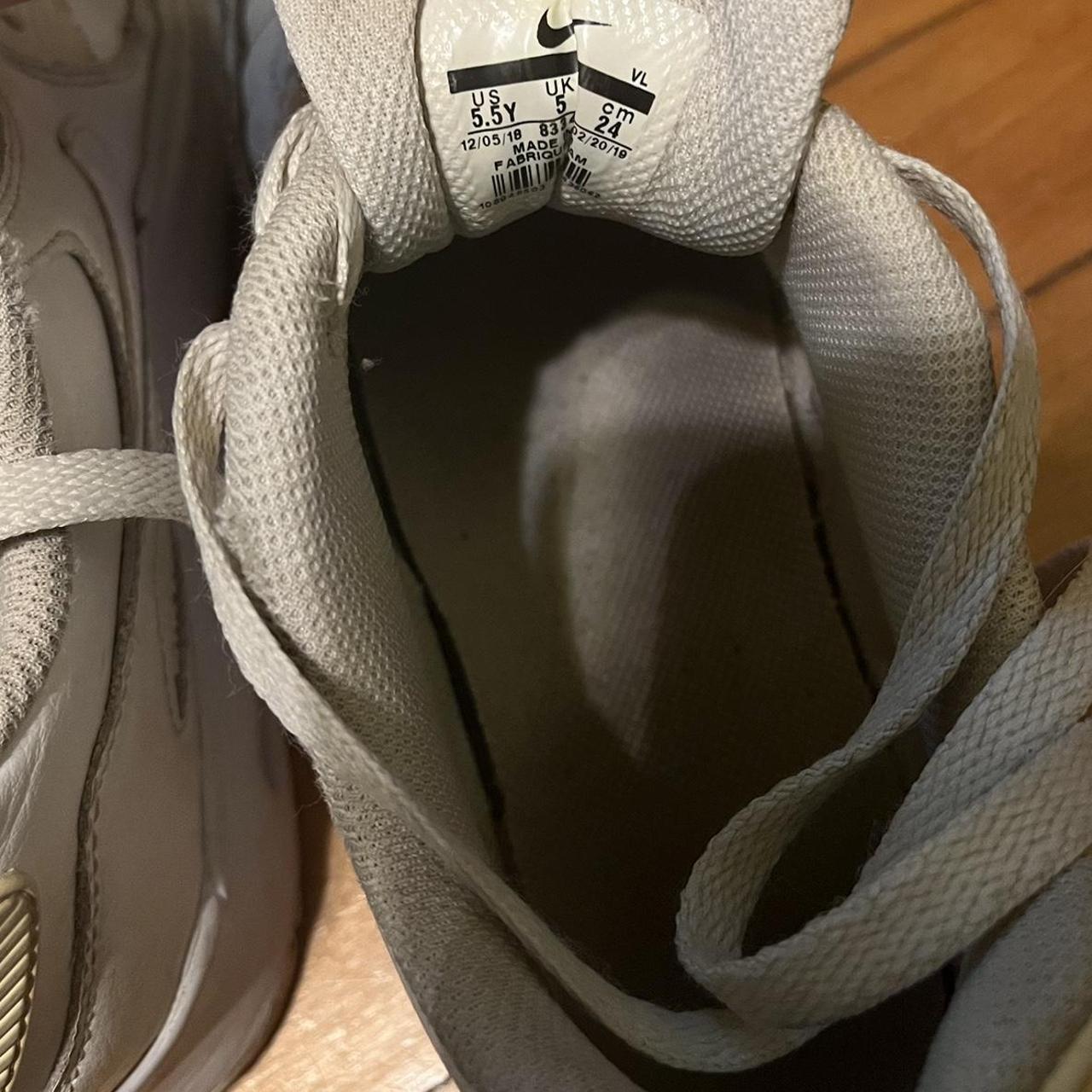 size 5 white nike trainers