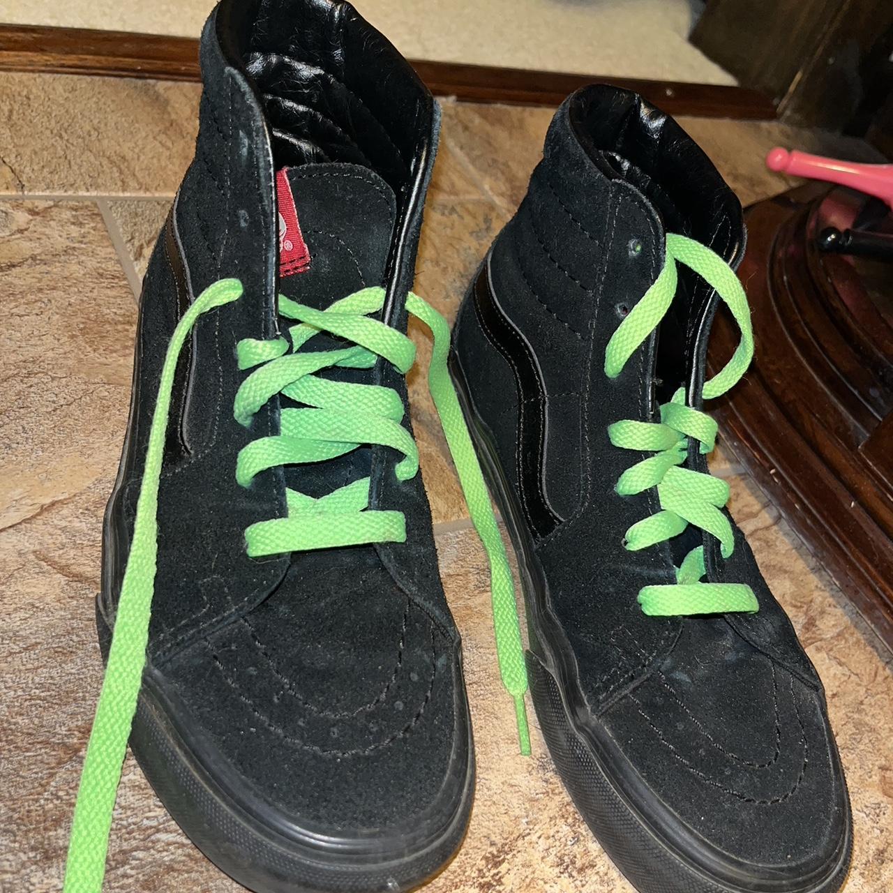 Size woman s 6.5 high top black vans. Used but they