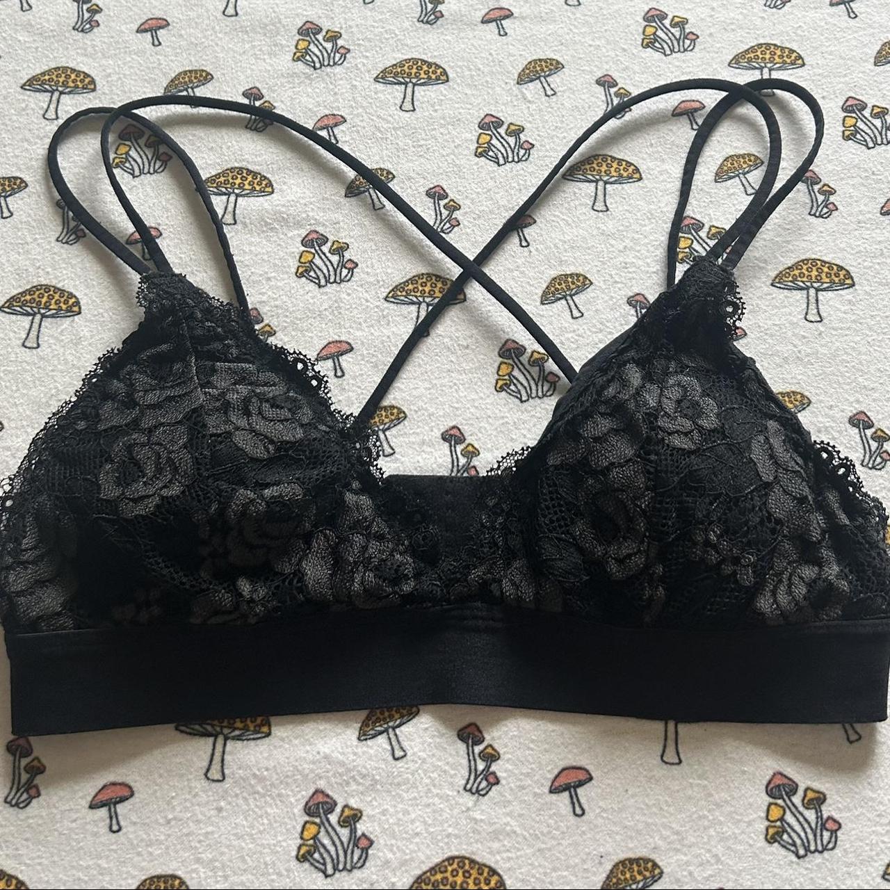𖣠︎ ☾ black sexy lace bra ☾ padded ☾ size: medium - Depop