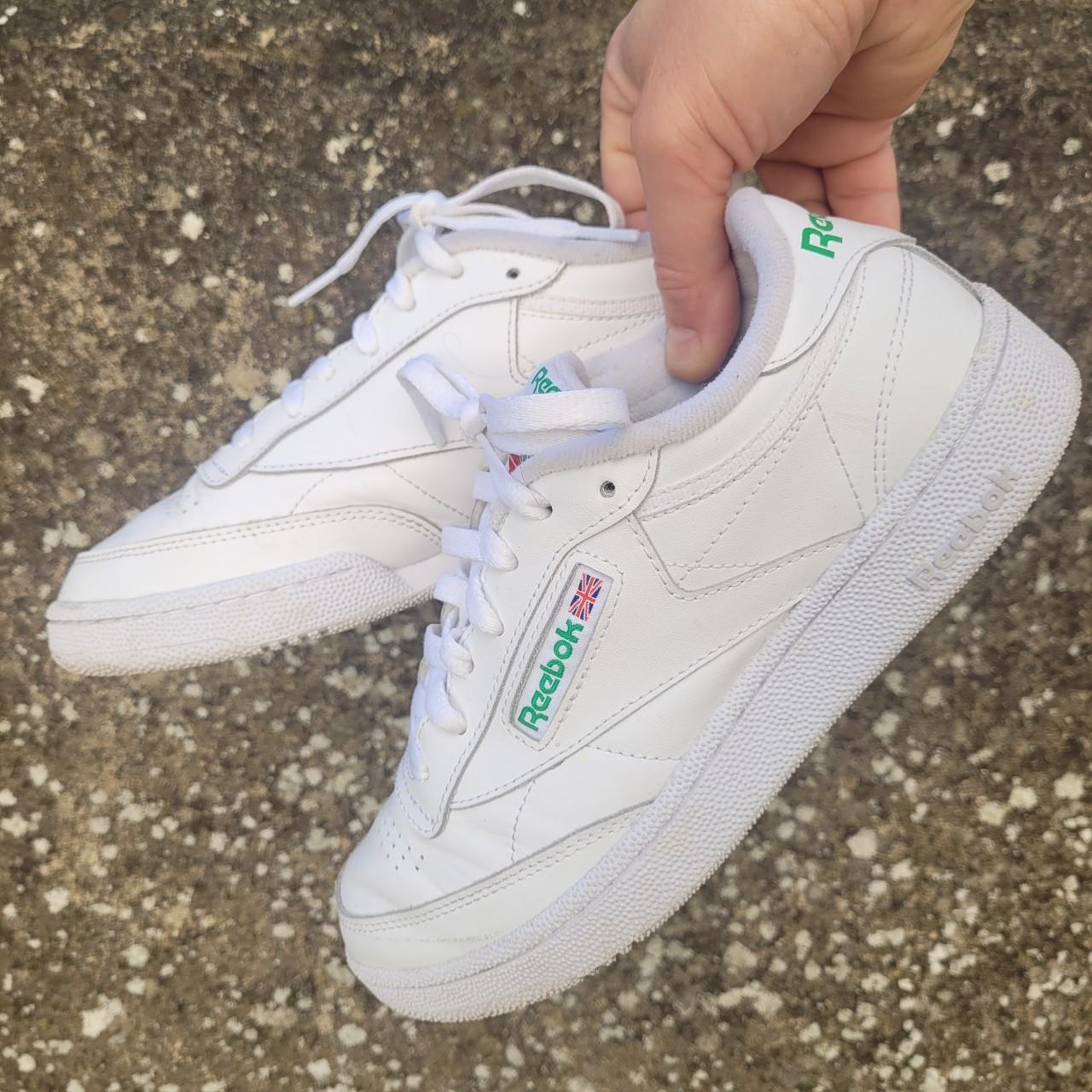 Nike Women's White and Green Trainers | Depop