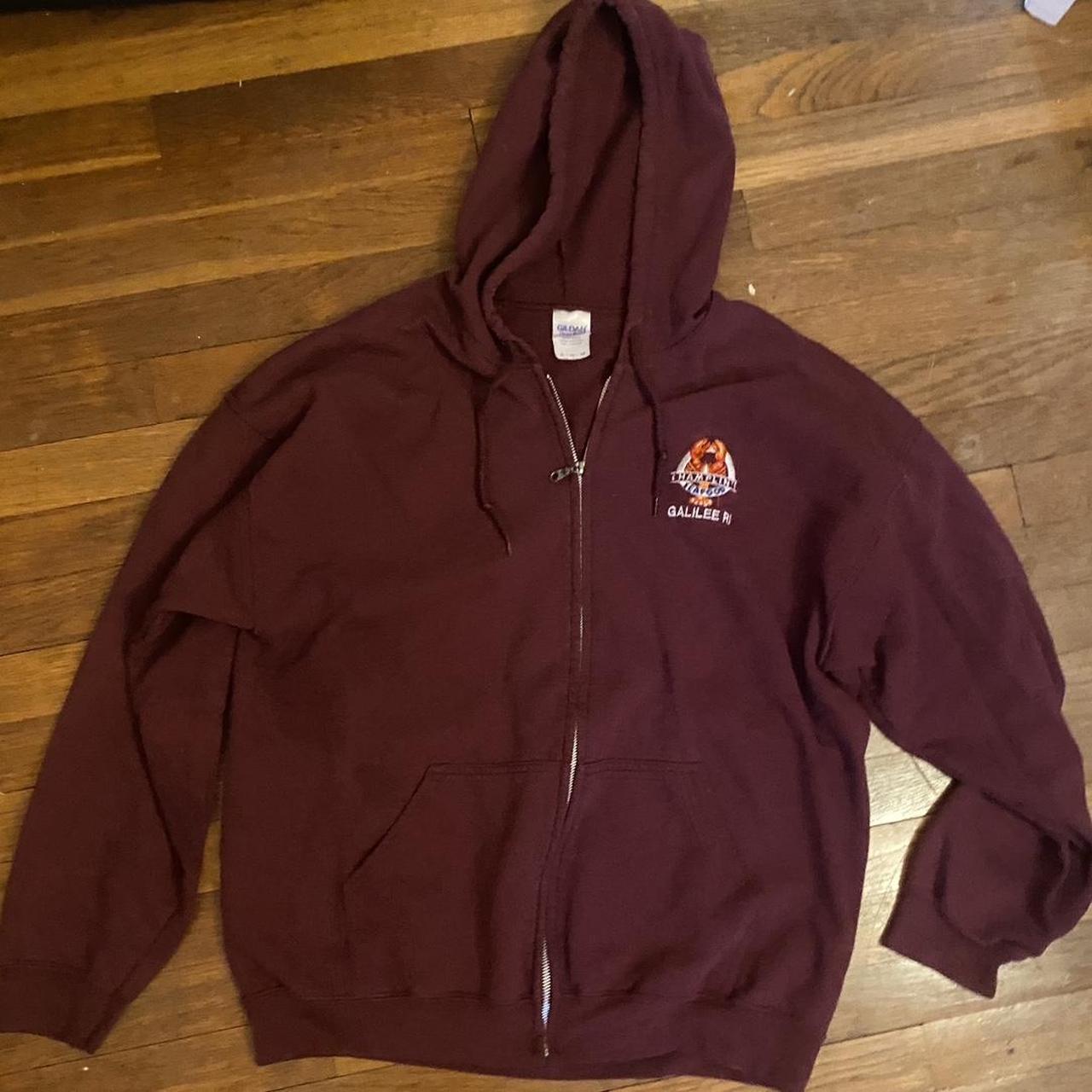 Gildan burgundy online hoodie