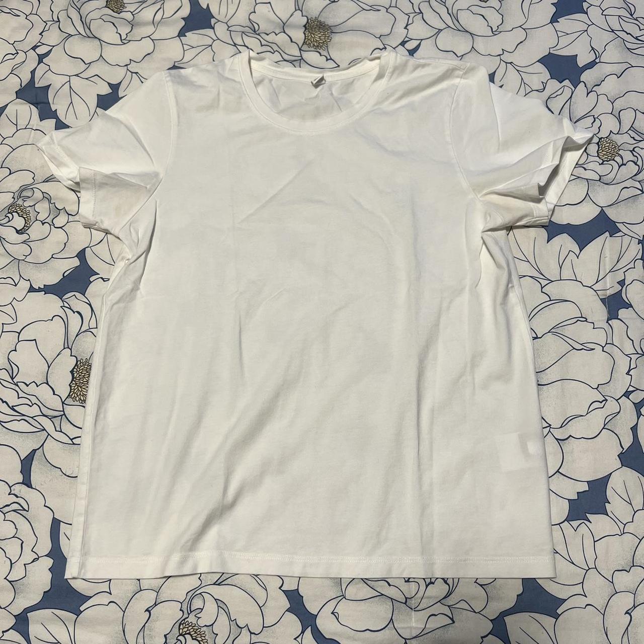 Uniqlo Women S White T Shirt Depop