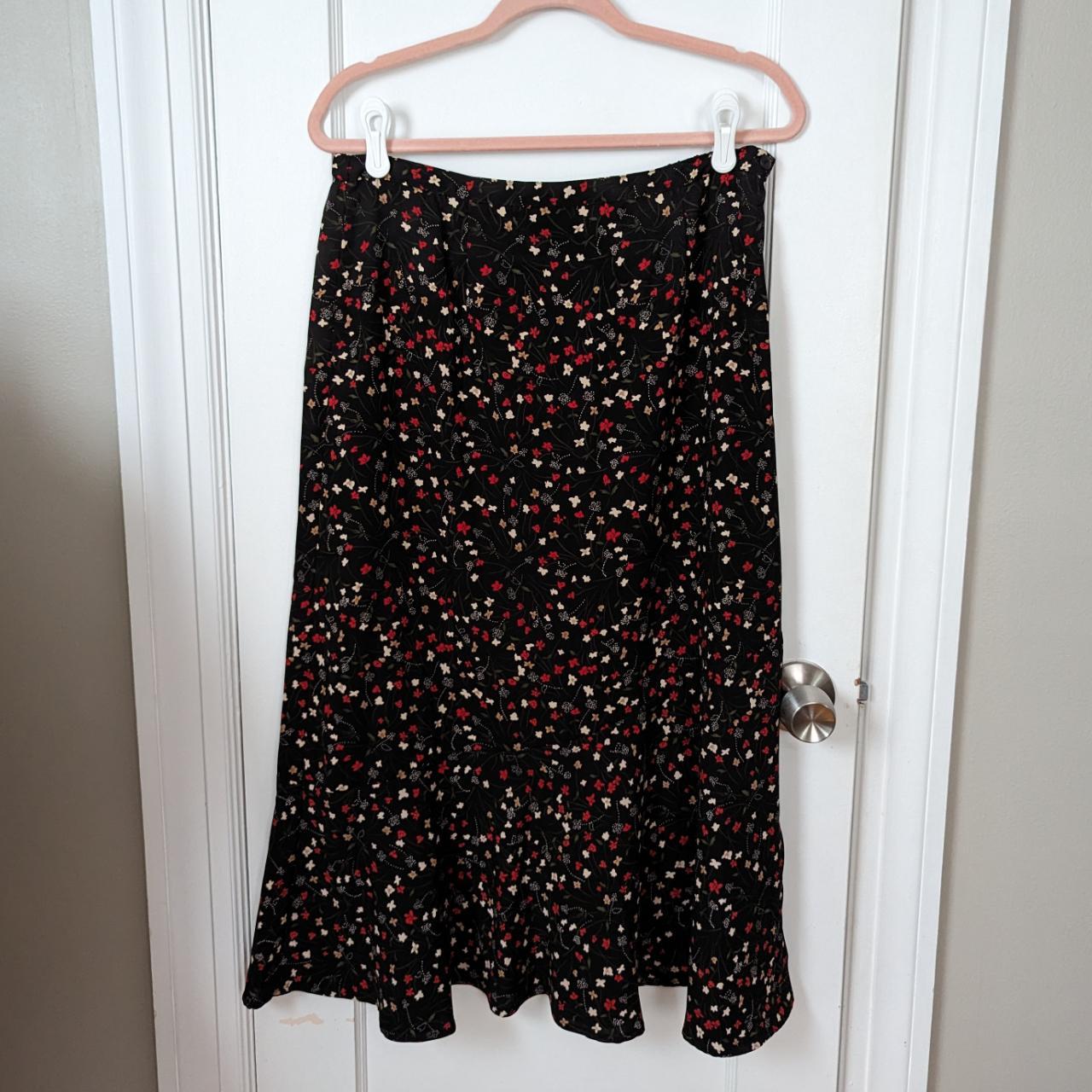 Sag Harbor Floral Midi Skirt Condition: Gently... - Depop