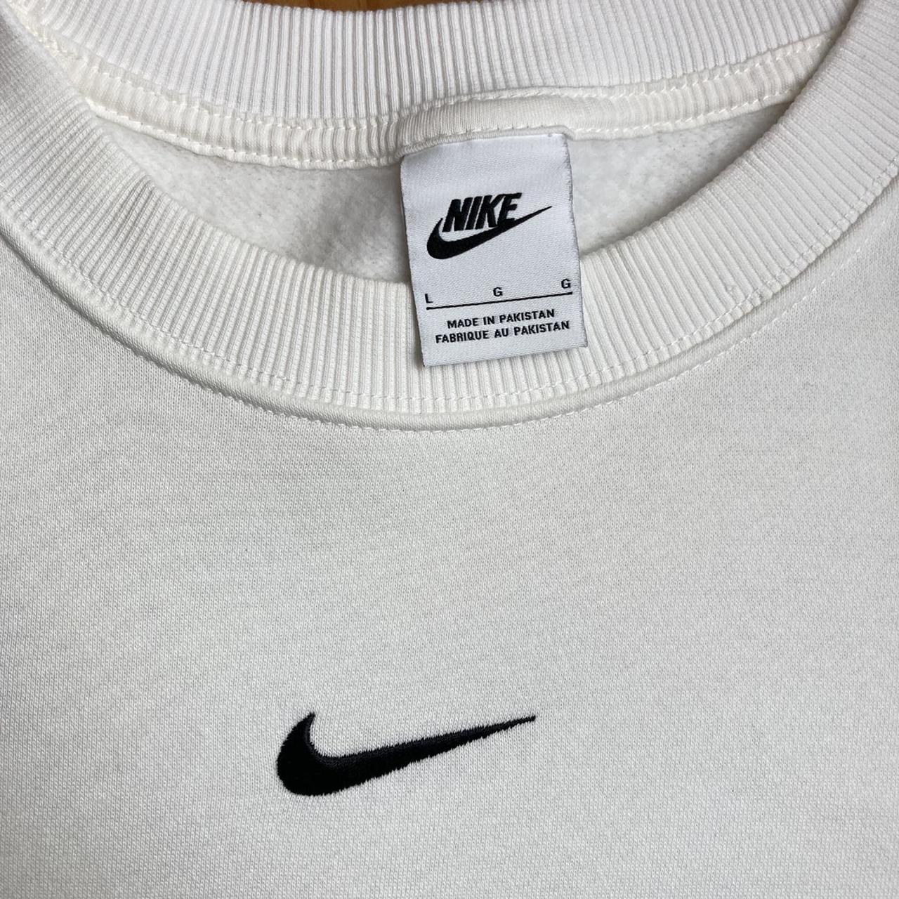 Nike Men's White and Black Sweatshirt Depop