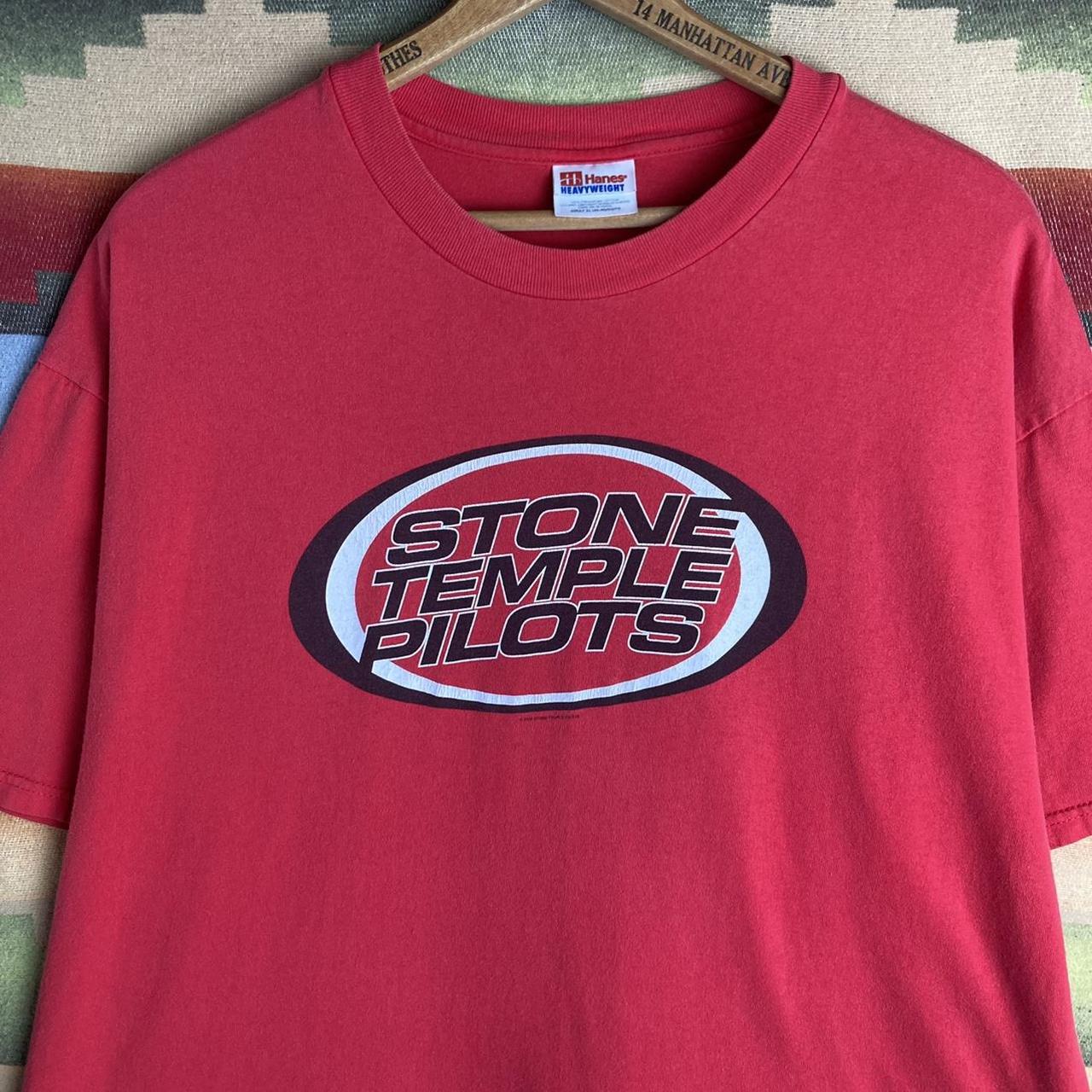 Vintage Red Atlanta Falcons T-shirt. Shirt is in - Depop