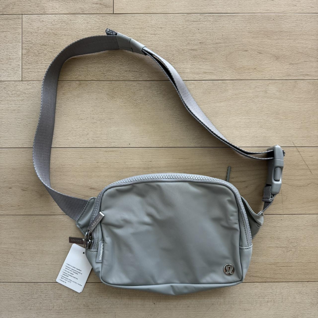 NWT Lululemon Everywhere Belt Bag-LARGE Grey popular Sage