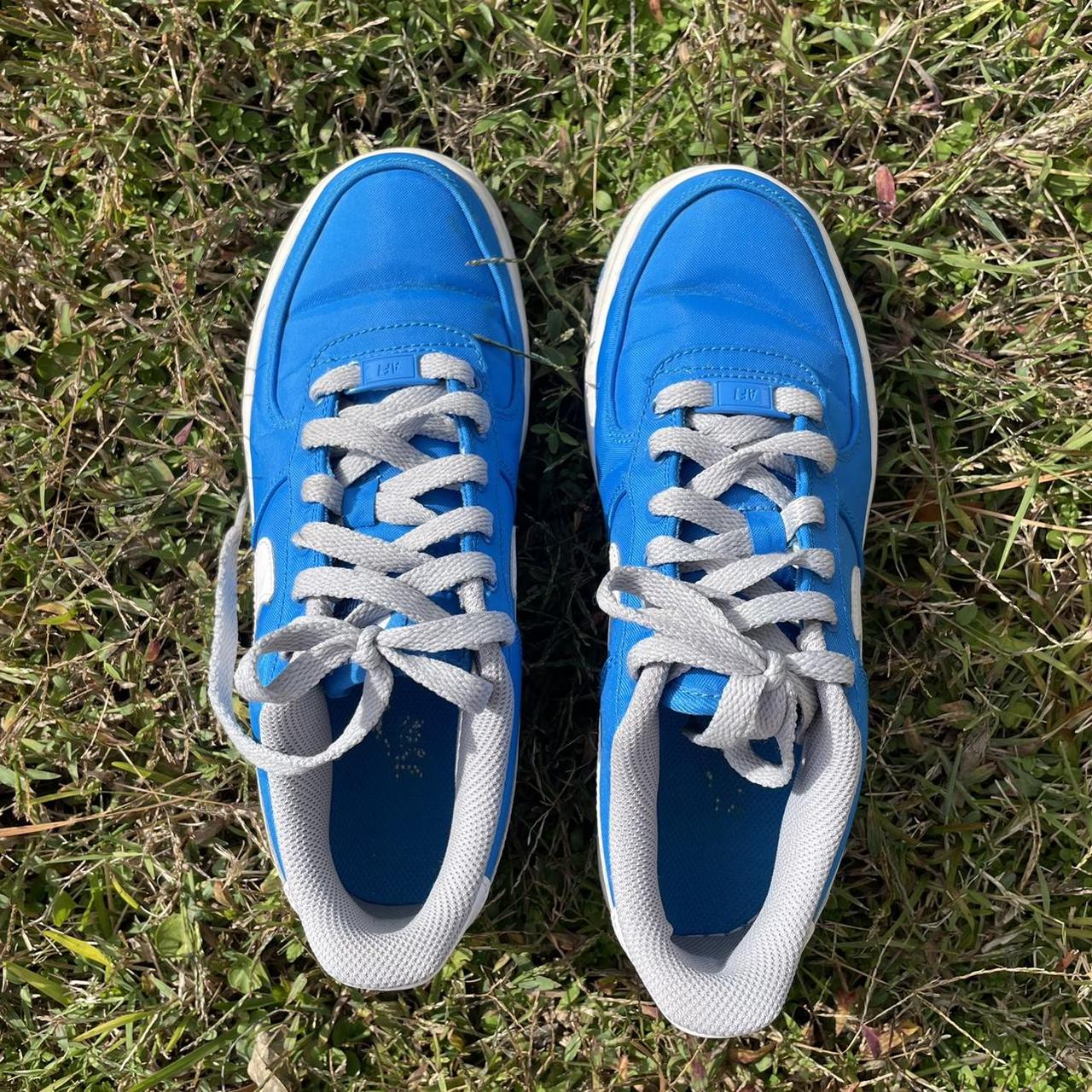 light blue nike trainers womens