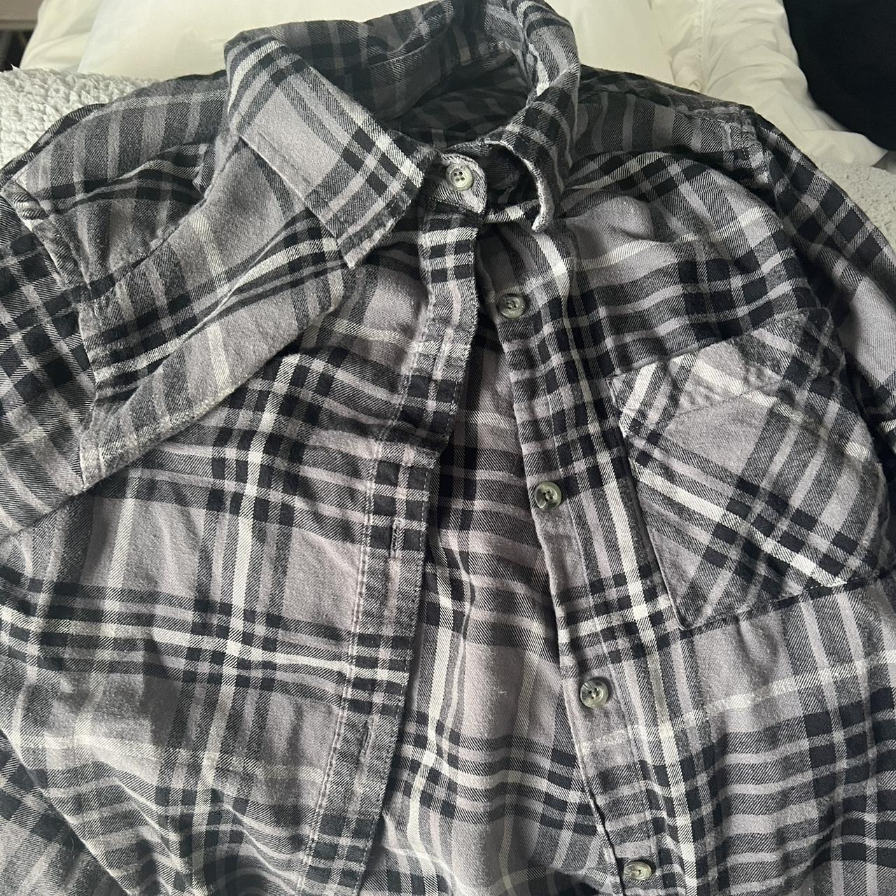 Medium light grey flannel size medium magellan - Depop