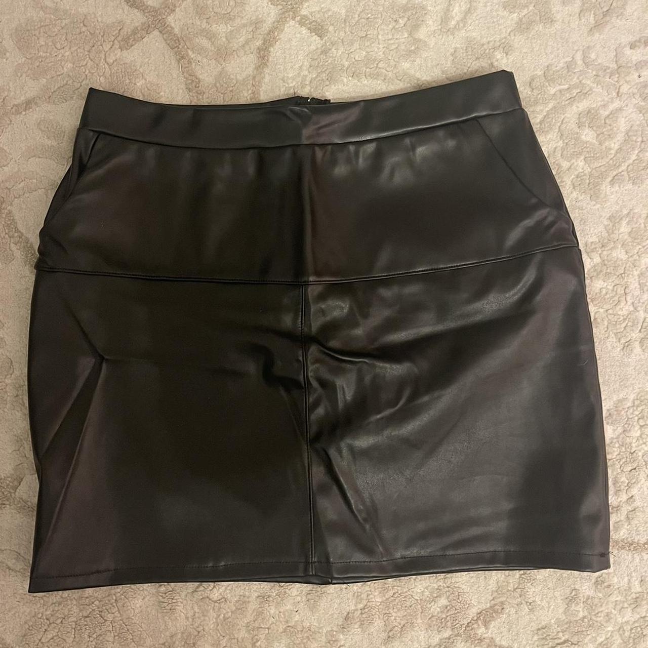 Super cute leather skirt! Trendy !! - Depop