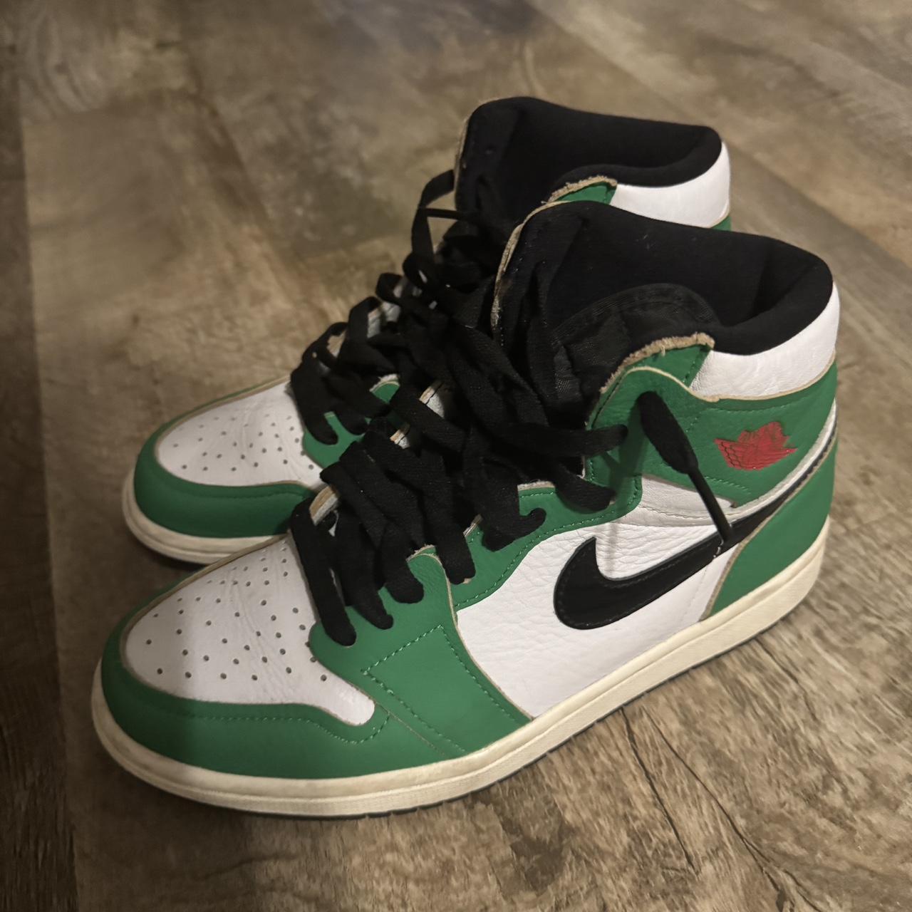 item listed by dahlialy