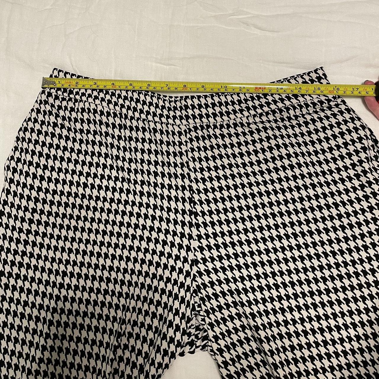 Susan Graver Houndstooth Printed Liquid Knit Pull-On - Depop