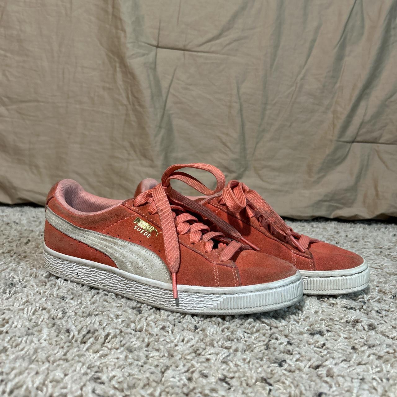 PUMA Suedes Women s Size 6 If you like that worn in