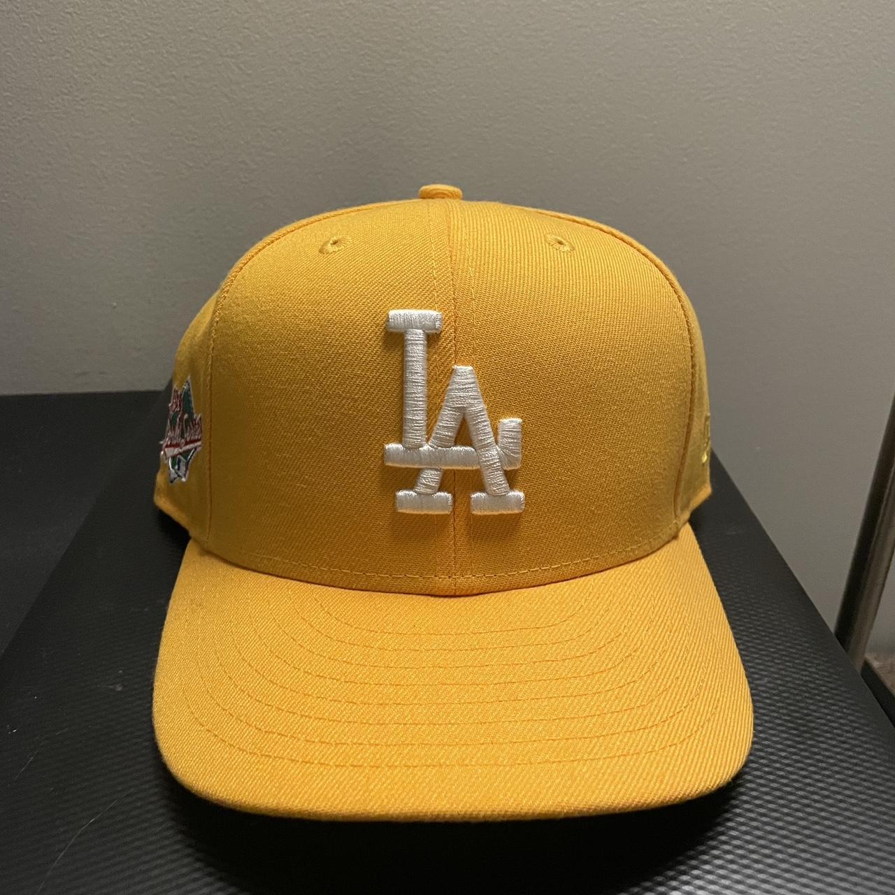 Los Angeles Dodgers fitted hat with a 1988 World - Depop