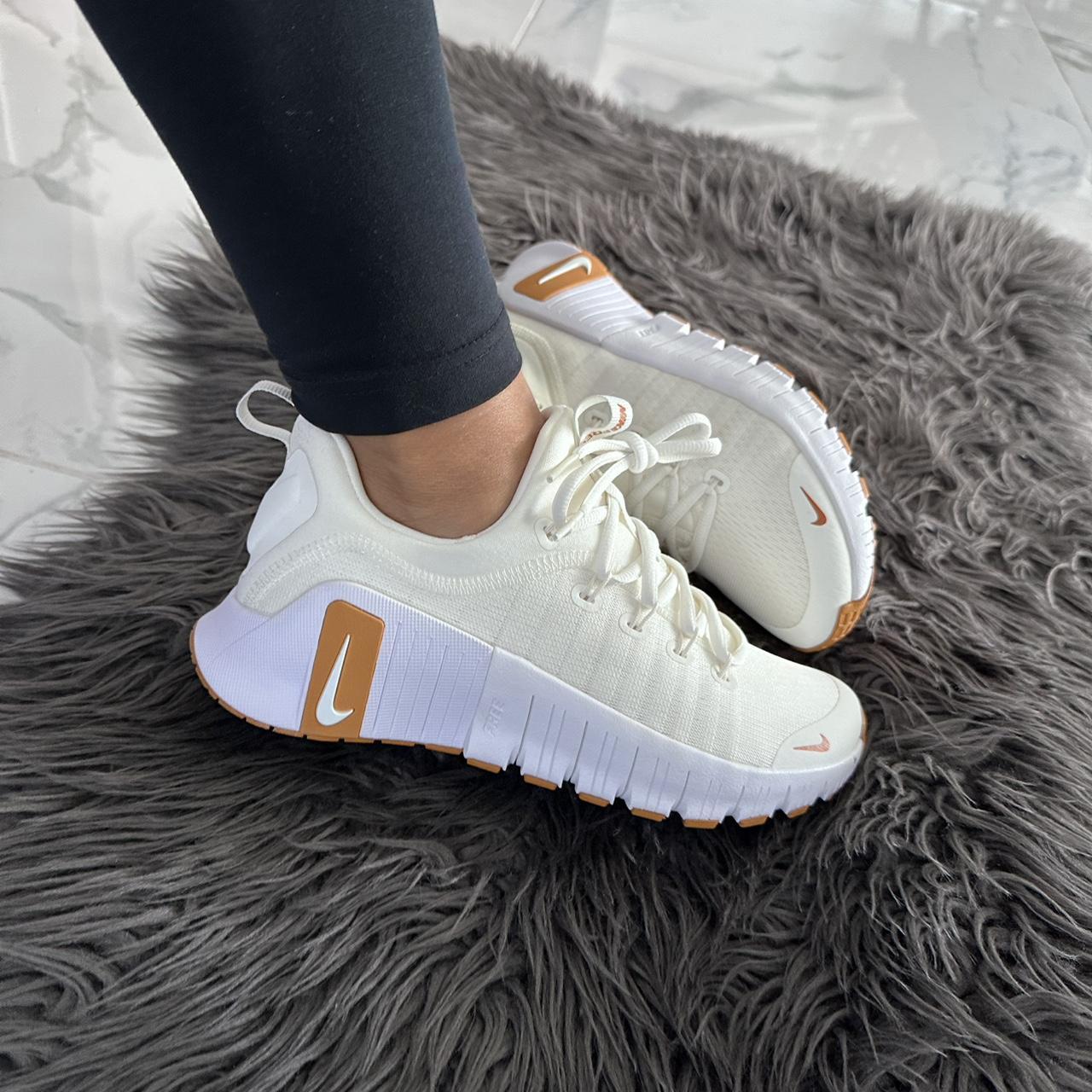 item listed by nikeclearence
