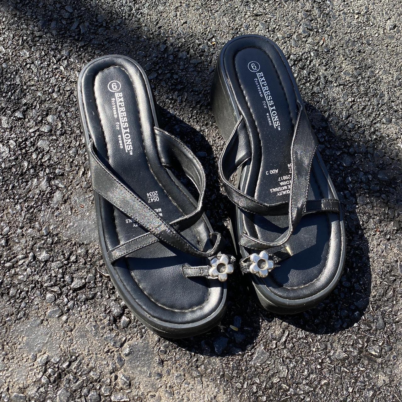 earth black sandals