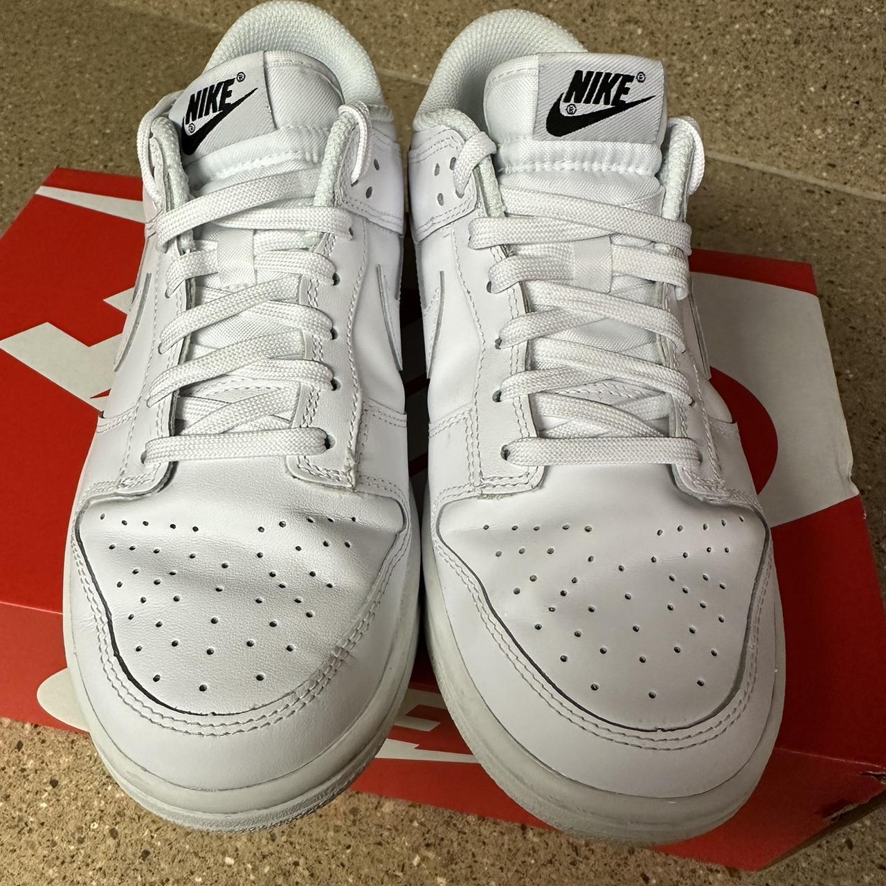 womens plain white nike trainers