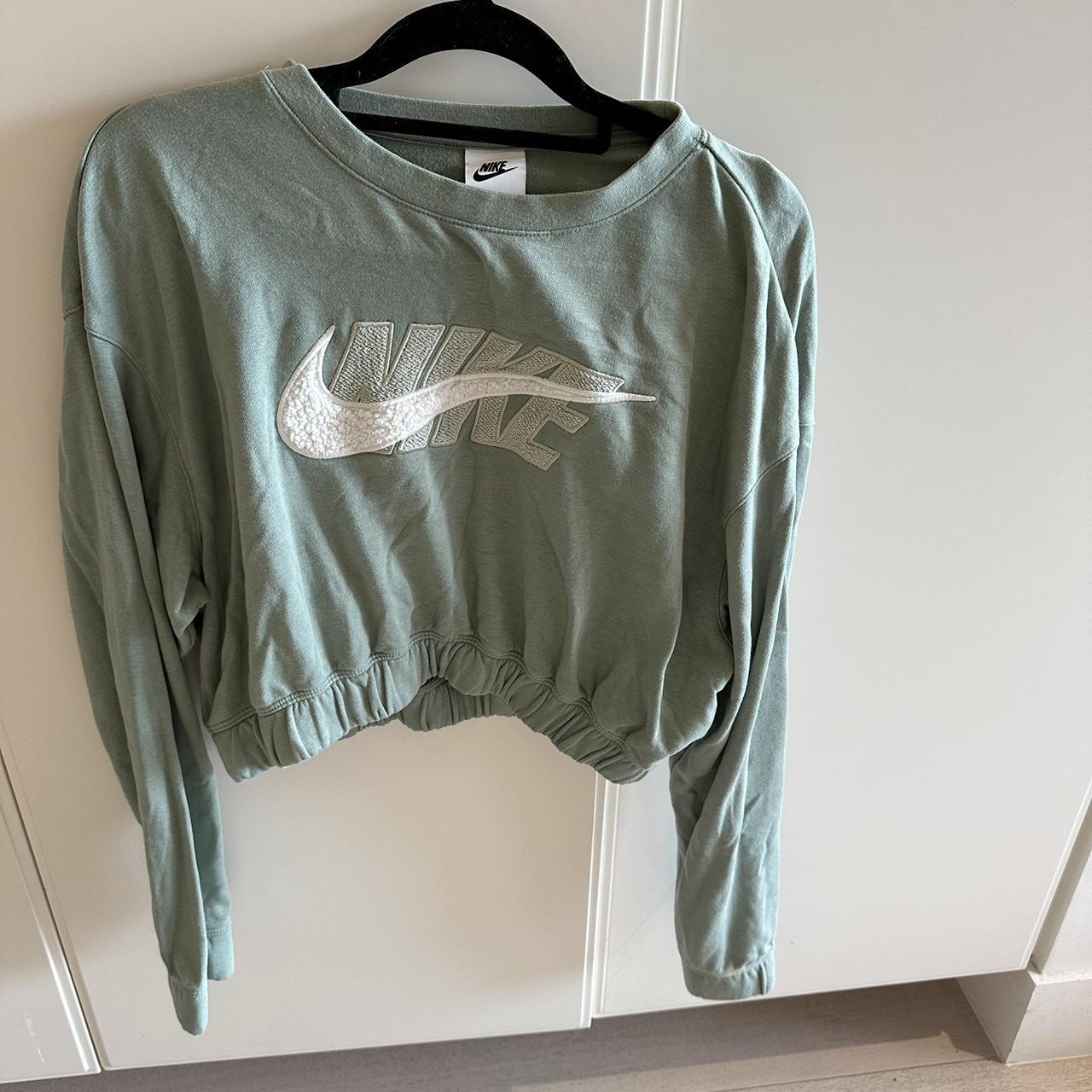 nike jumper female