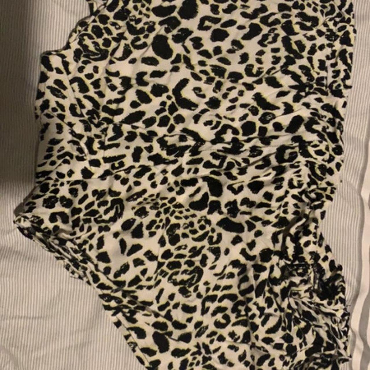 Leopard print booty shorts - Depop