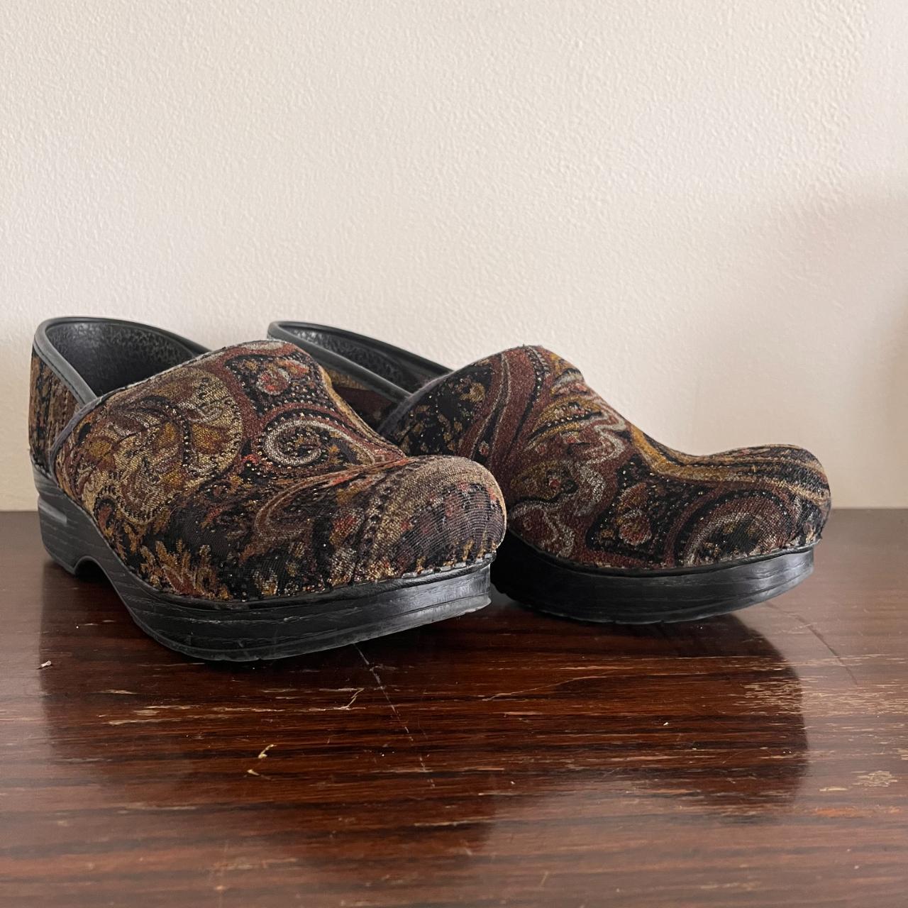 Vegan on sale dansko clogs