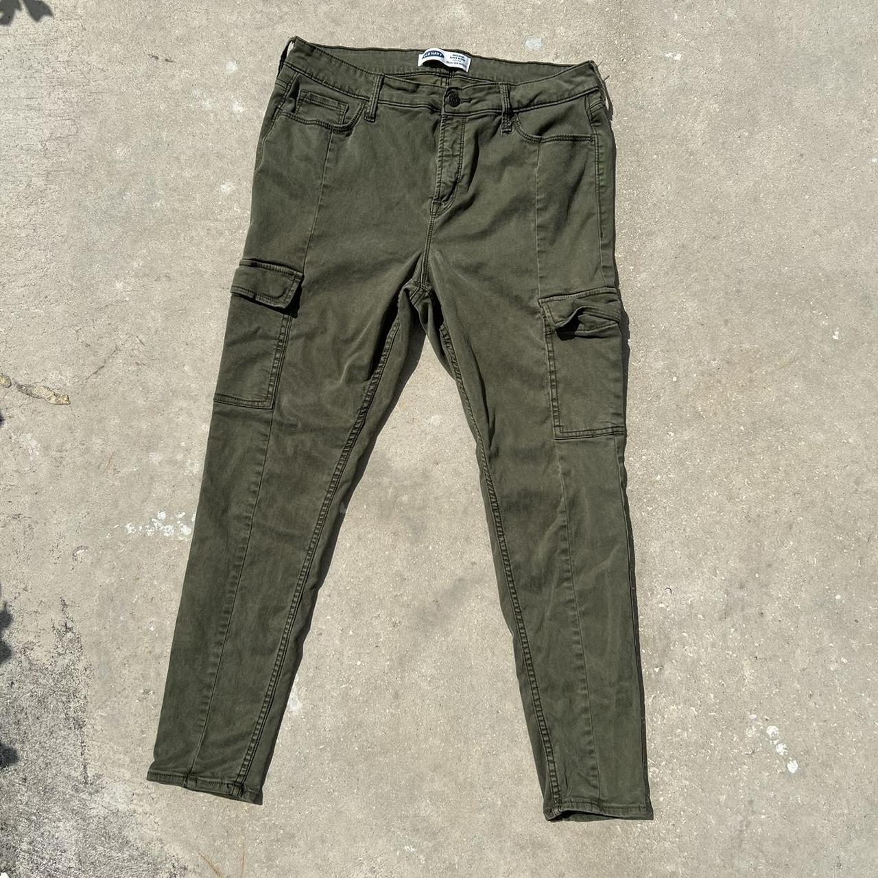 Old Navy High Rise Cargo pant - Depop