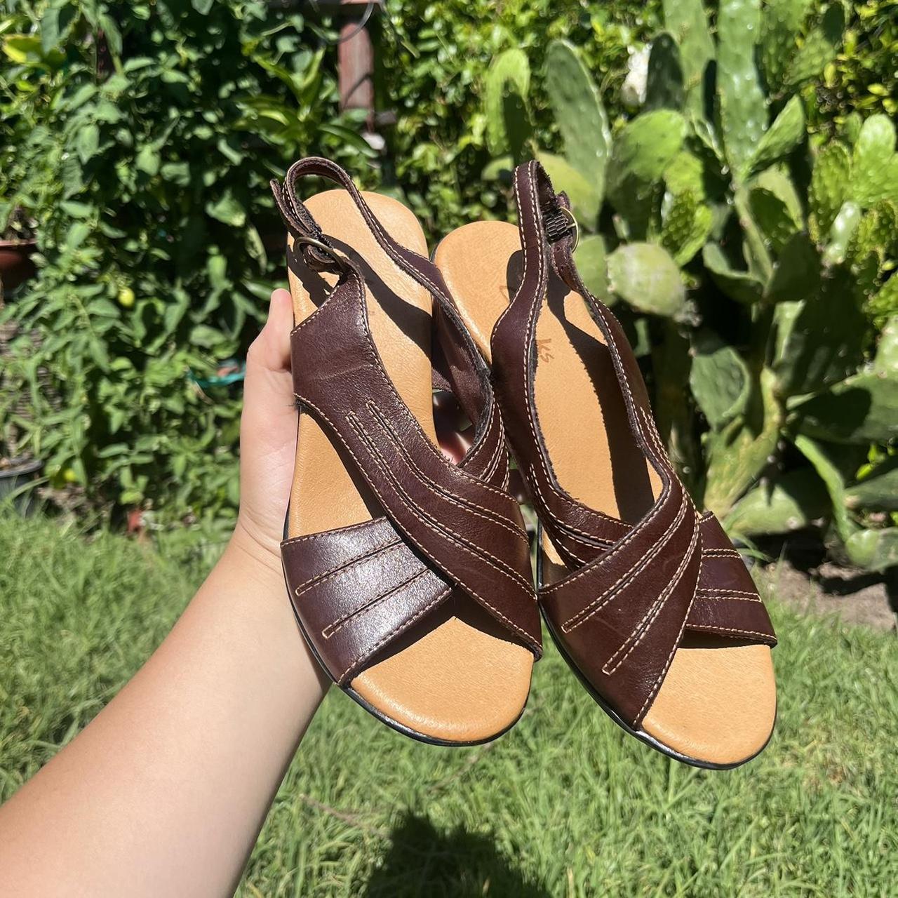 Clarks 2024 tan heels