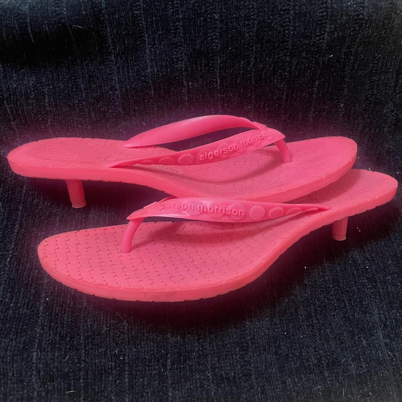 Sigerson Morrison hot pink rubber flip flop kitten