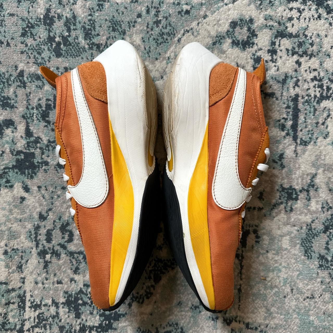 Nike moon racer amarillo best sale