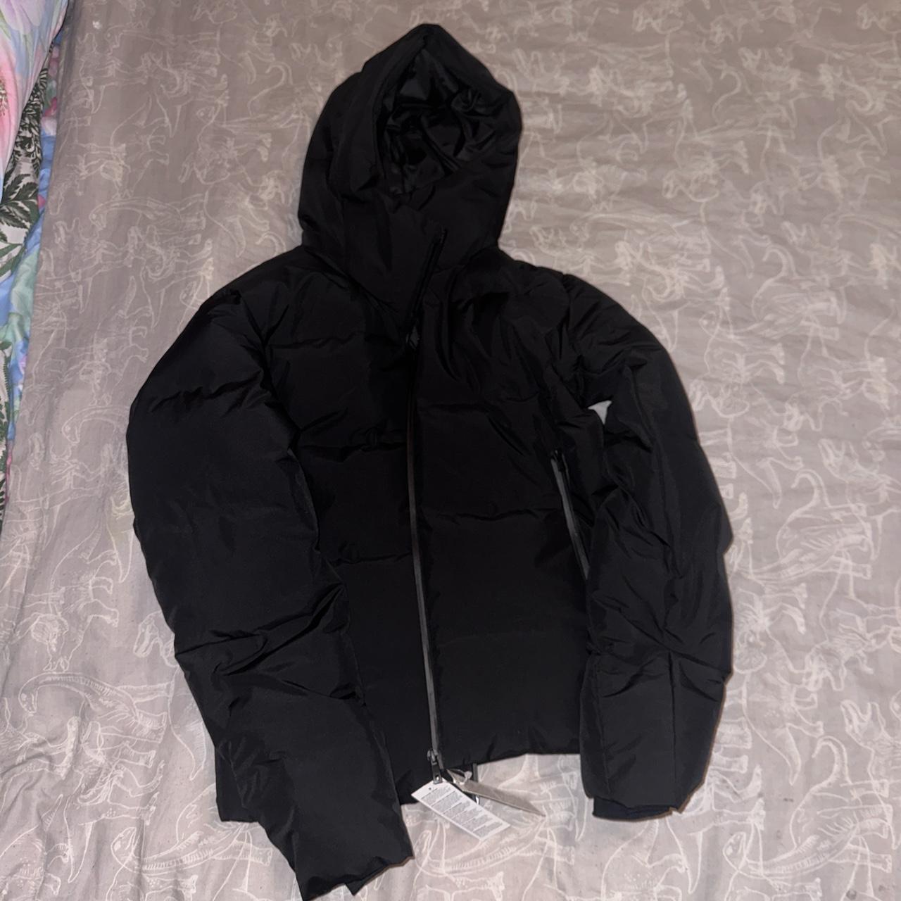 Uniqlo SEAMLESS DOWN 3D CUT PARKA More stock coming... - Depop