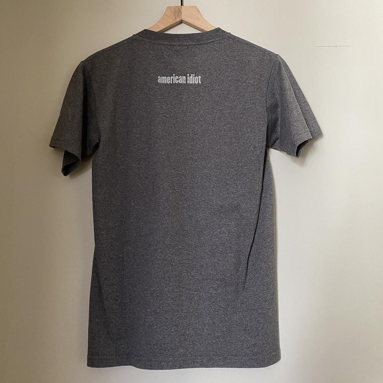 Hot Topic Men's Grey and Black T-shirt (2)