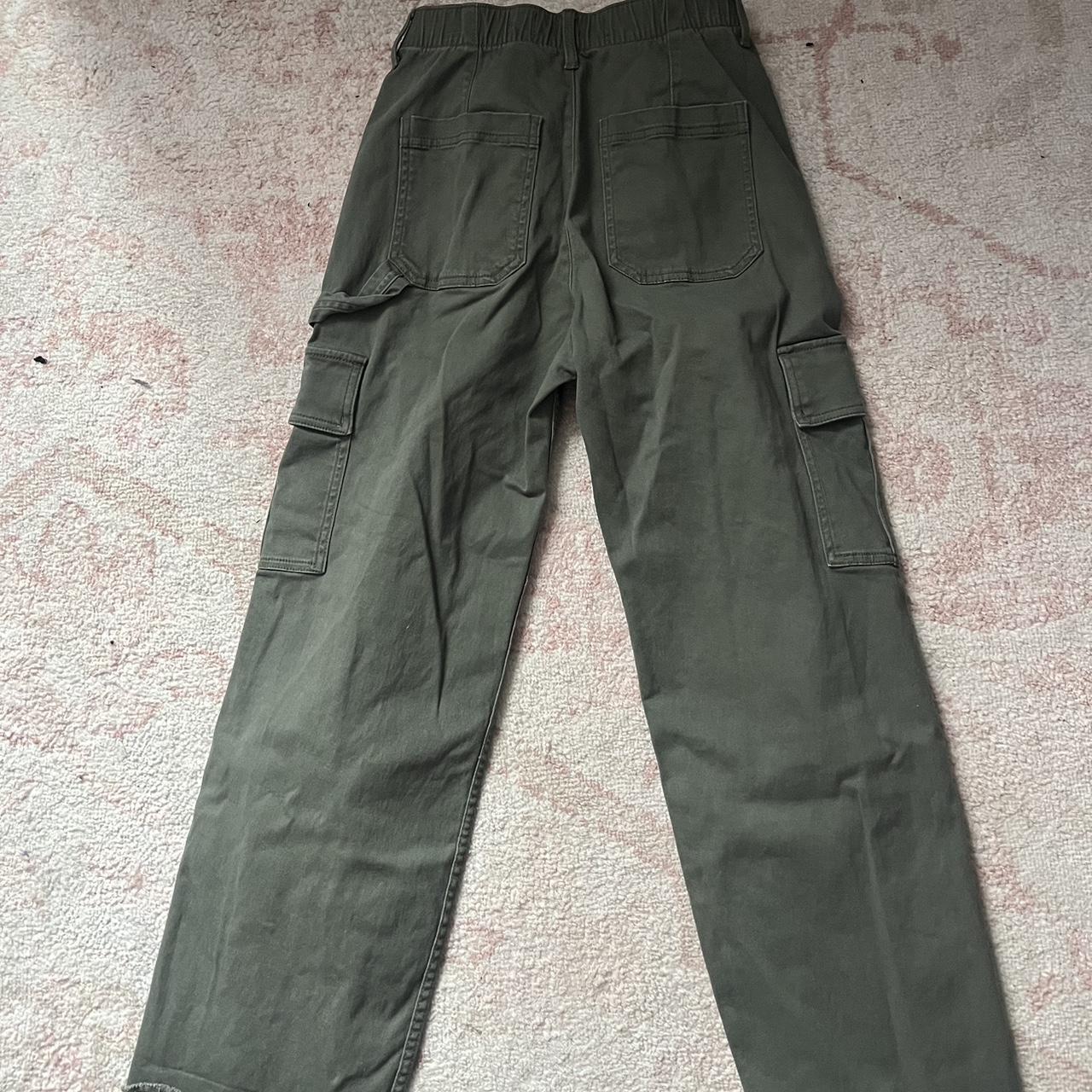 green hollister cargo pants no flaws - Depop