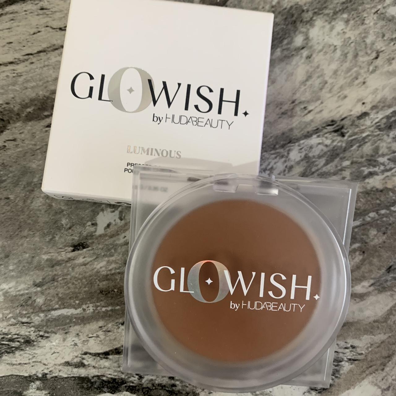 GloWish Luminous Pressed Powder