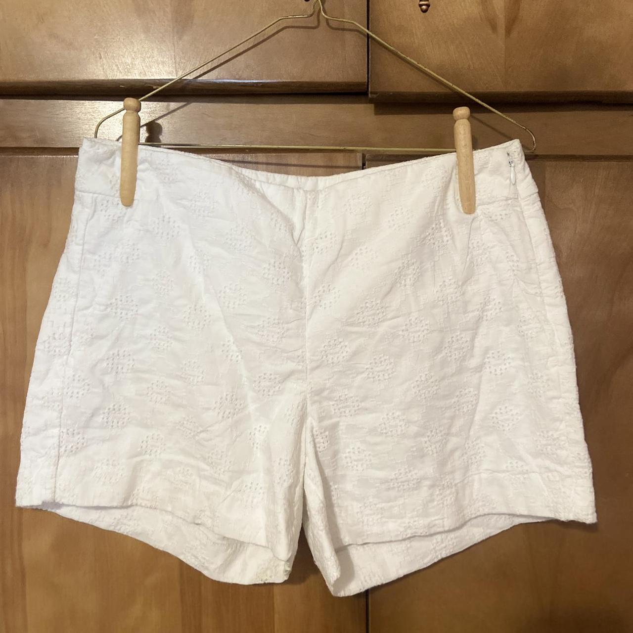 Banana Republic white shorts Size 6 Depop