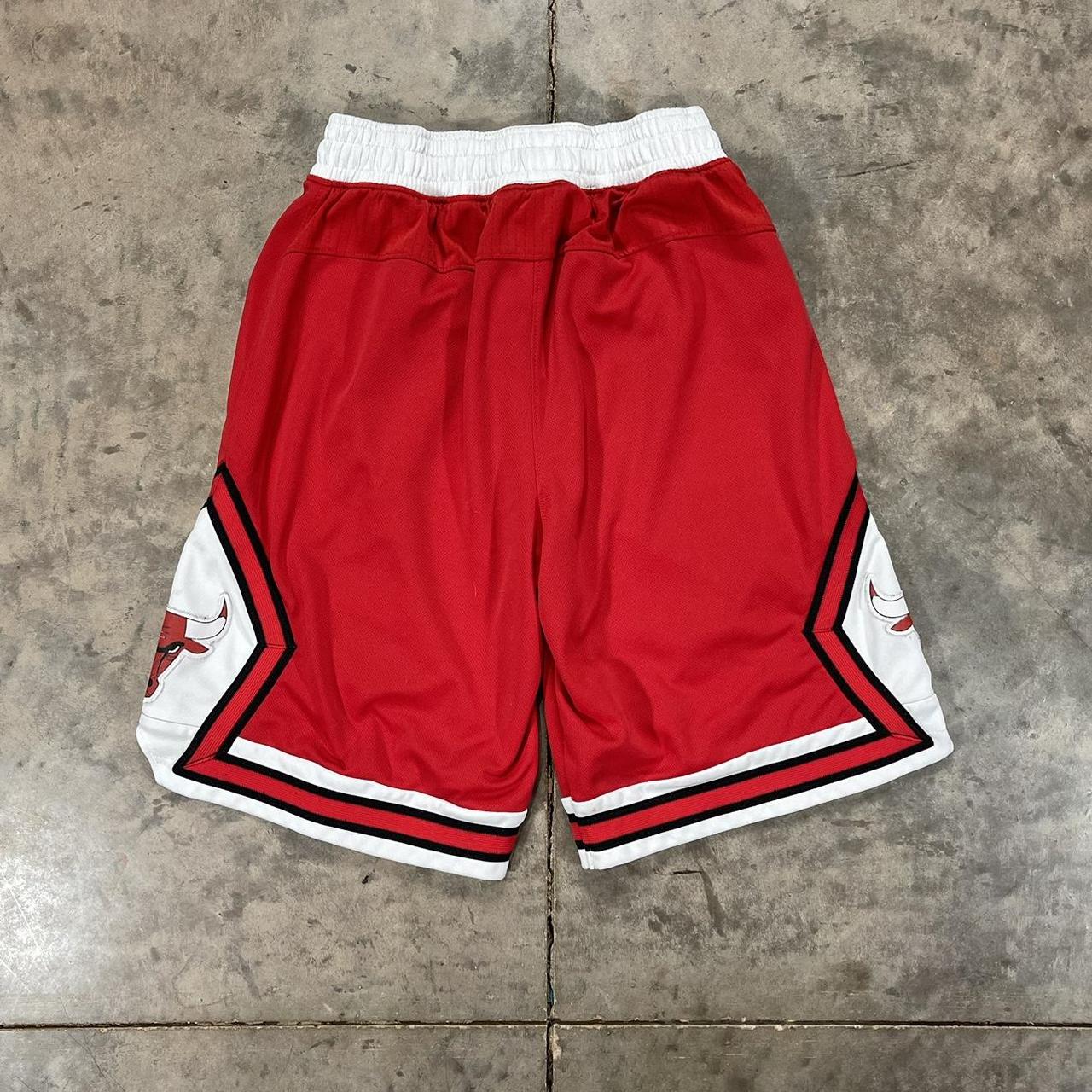 Vintage Nike Swingman Chicago Bulls Shorts Pretty - Depop