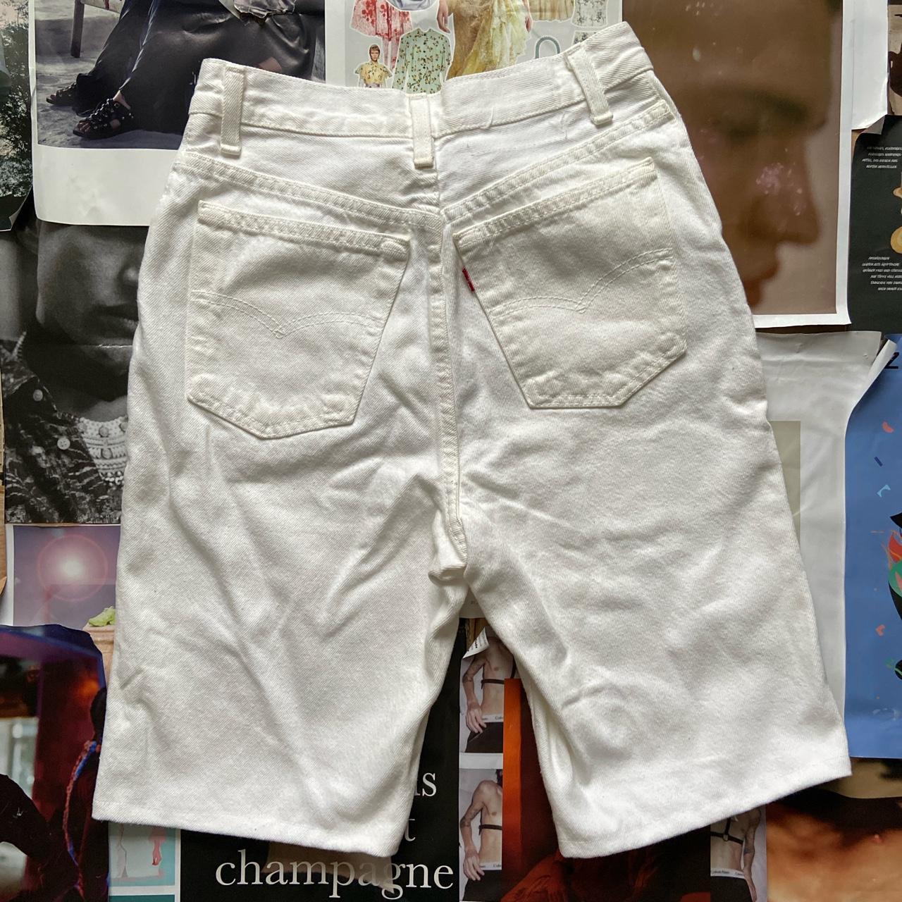 Levi S Women S White Shorts Depop   P0 