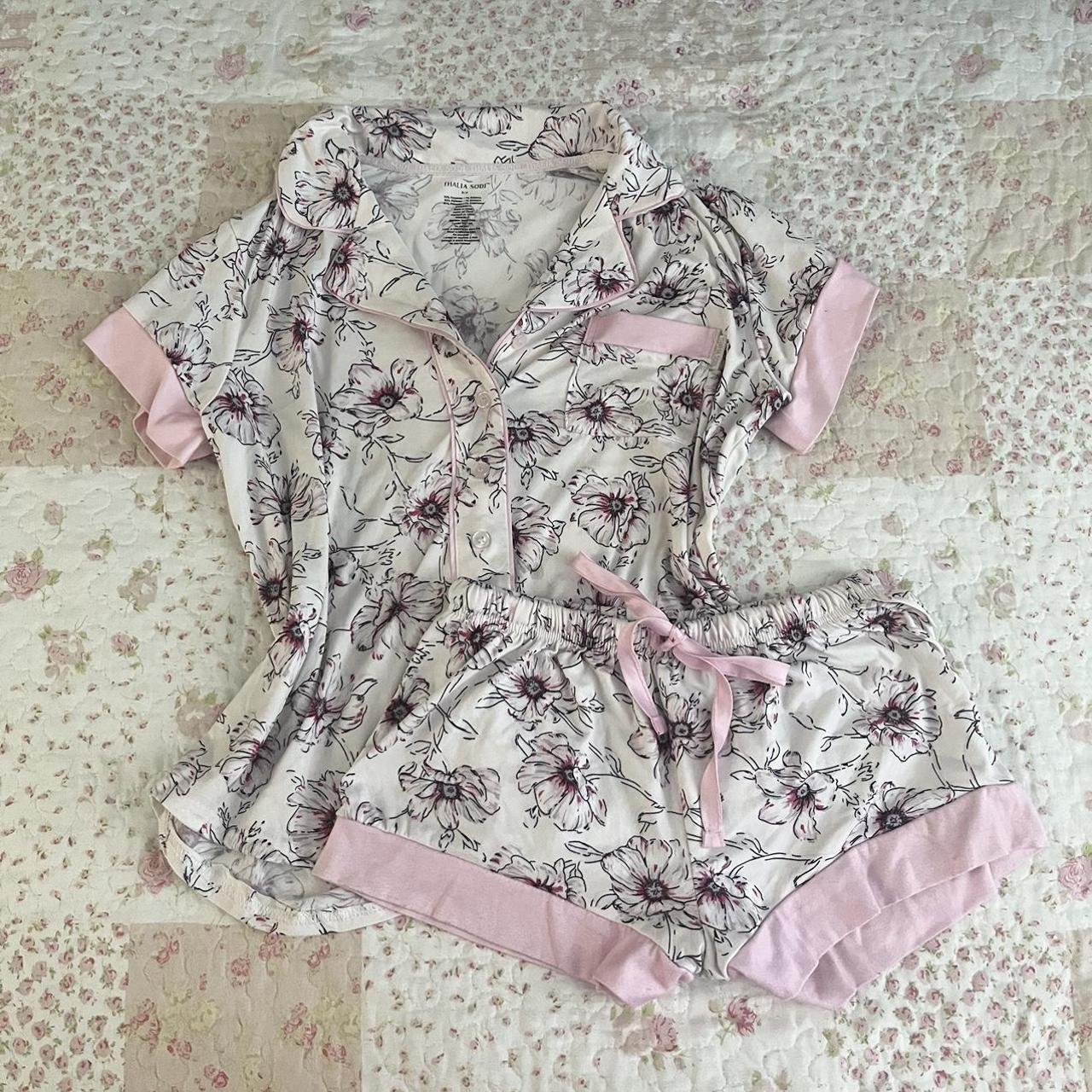 Thalia Sodi Women's Pink and White Pajamas | Depop