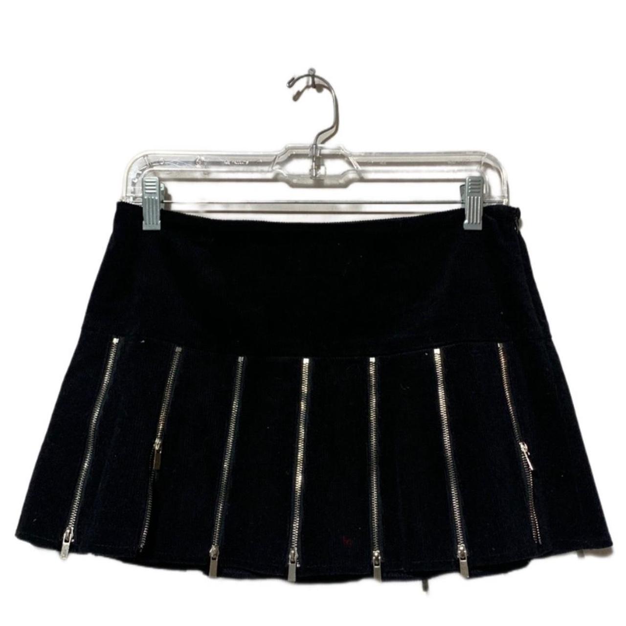 I am Gia zipper skirt. So cute and rare would | Depop