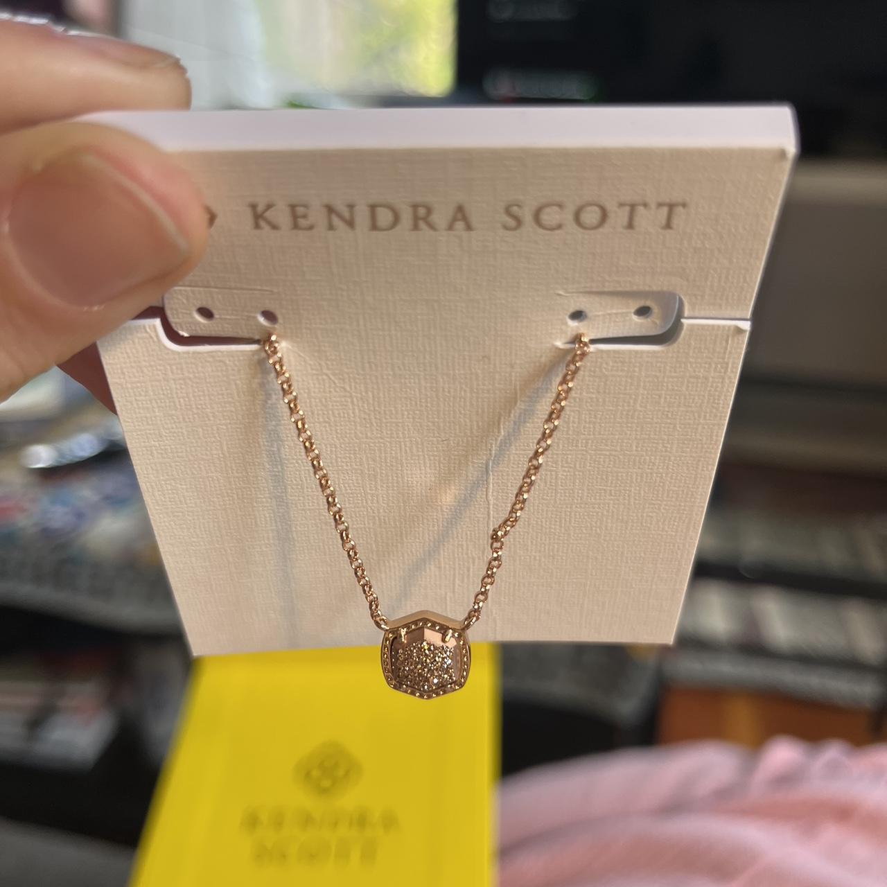 Kendra Scott Davie Intaglio Rhodium Pendant Necklace in Lavender Opali –  Smyth Jewelers