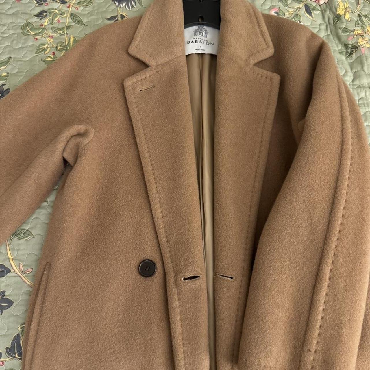 aritzia slouch coat the size tag says “one” which... - Depop